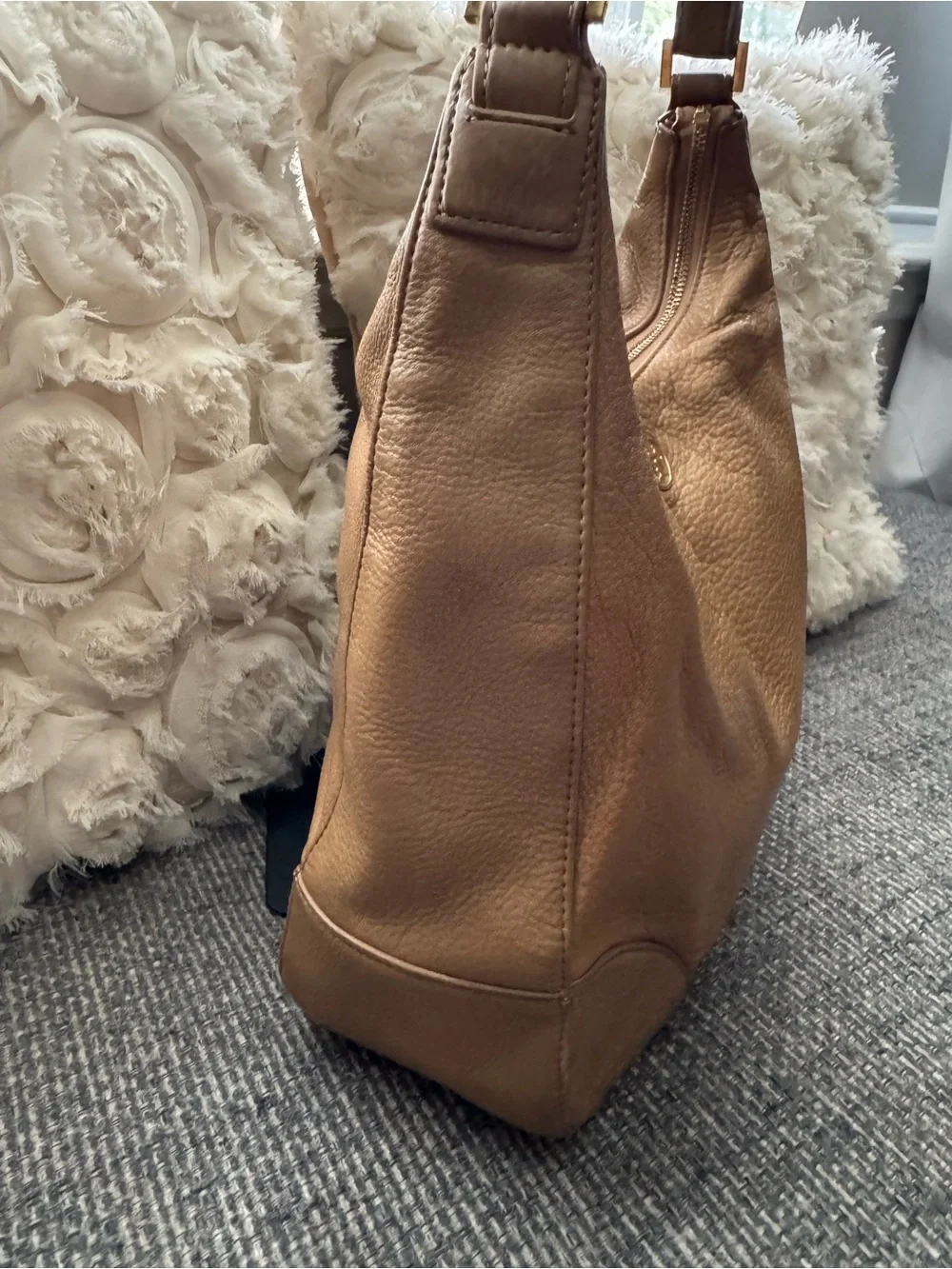 Tory Burch Amanda Pebbled Leather Hobo Bag – Camel Tan